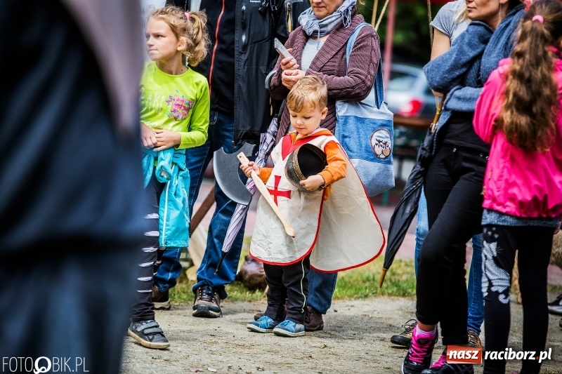 Zdjęcie w galerii na portalu naszraciborz.pl: Walki drużynowe podczas Festiwalu Średniowiecznego wiadomości z regionu