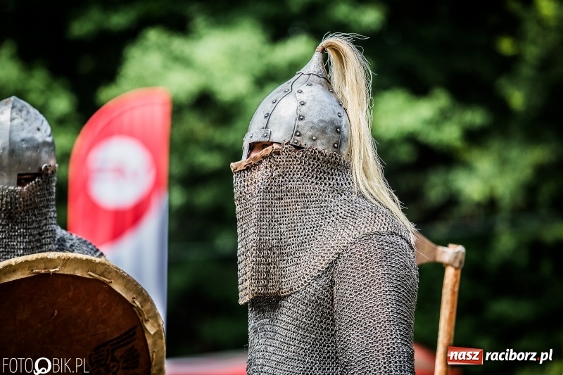 Zdjęcie w galerii na portalu naszraciborz.pl: Walki drużynowe podczas Festiwalu Średniowiecznego wiadomości z regionu