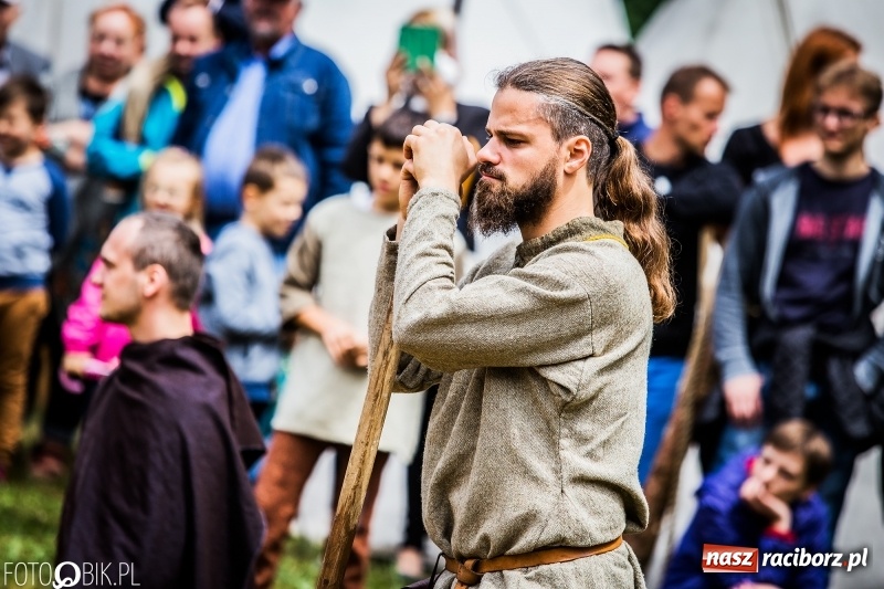 Zdjęcie w galerii na portalu naszraciborz.pl: Walki drużynowe podczas Festiwalu Średniowiecznego wiadomości z regionu