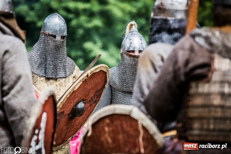 Zdjęcie w galerii na portalu naszraciborz.pl: Walki drużynowe podczas Festiwalu Średniowiecznego wiadomości z regionu