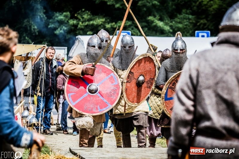 Zdjęcie w galerii na portalu naszraciborz.pl: Walki drużynowe podczas Festiwalu Średniowiecznego wiadomości z regionu