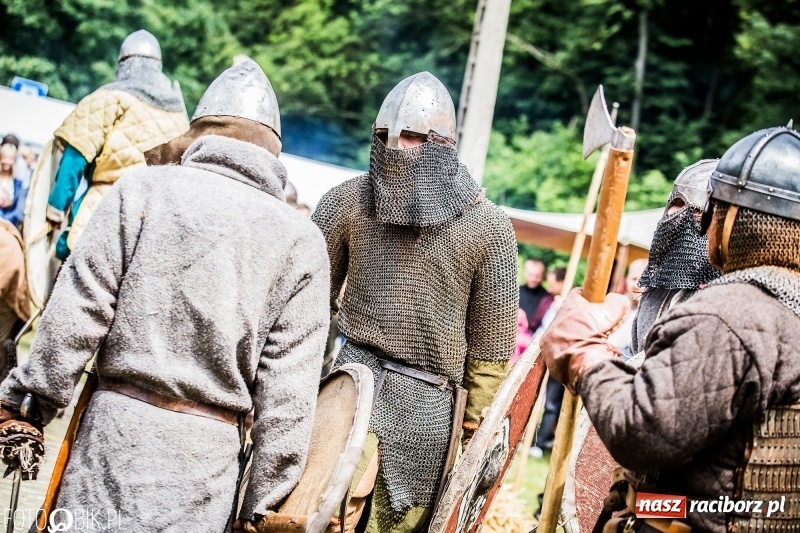 Zdjęcie w galerii na portalu naszraciborz.pl: Walki drużynowe podczas Festiwalu Średniowiecznego wiadomości z regionu