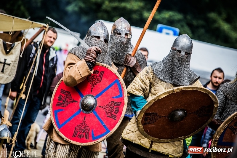 Zdjęcie w galerii na portalu naszraciborz.pl: Walki drużynowe podczas Festiwalu Średniowiecznego wiadomości z regionu