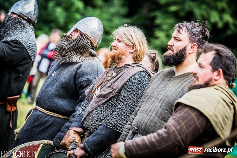 Zdjęcie w galerii na portalu naszraciborz.pl: Walki drużynowe podczas Festiwalu Średniowiecznego wiadomości z regionu