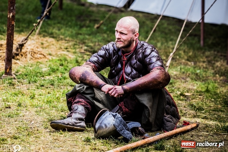 Zdjęcie w galerii na portalu naszraciborz.pl: Walki drużynowe podczas Festiwalu Średniowiecznego wiadomości z regionu