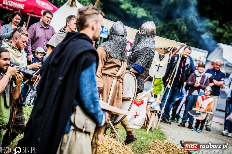 Zdjęcie w galerii na portalu naszraciborz.pl: Walki drużynowe podczas Festiwalu Średniowiecznego wiadomości z regionu