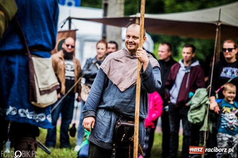 Zdjęcie w galerii na portalu naszraciborz.pl: Walki drużynowe podczas Festiwalu Średniowiecznego wiadomości z regionu