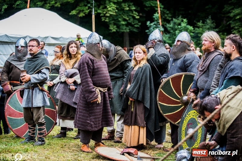 Zdjęcie w galerii na portalu naszraciborz.pl: Walki drużynowe podczas Festiwalu Średniowiecznego wiadomości z regionu