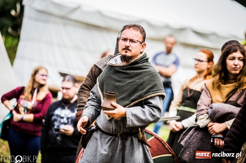 Zdjęcie w galerii na portalu naszraciborz.pl: Walki drużynowe podczas Festiwalu Średniowiecznego wiadomości z regionu