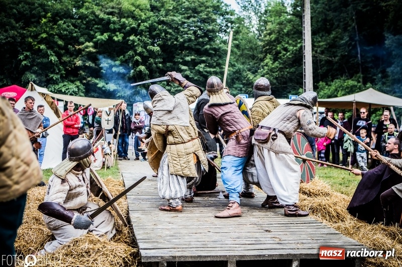 Zdjęcie w galerii na portalu naszraciborz.pl: Walki drużynowe podczas Festiwalu Średniowiecznego wiadomości z regionu