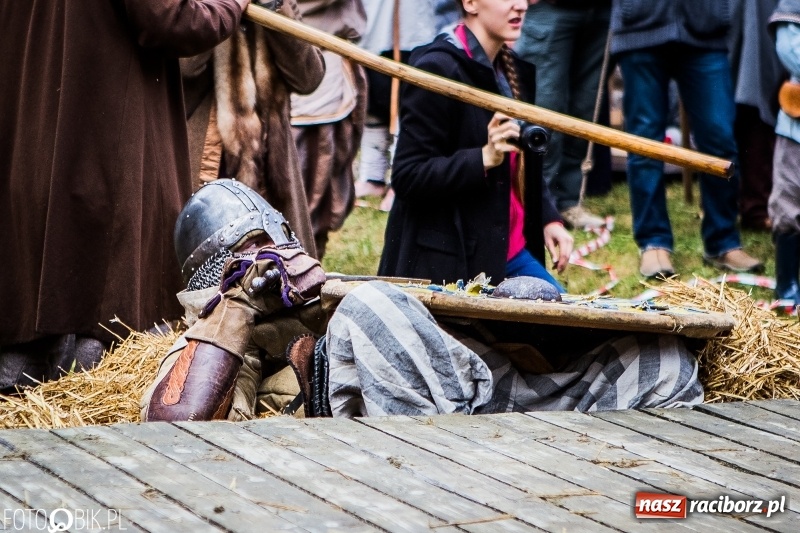 Zdjęcie w galerii na portalu naszraciborz.pl: Walki drużynowe podczas Festiwalu Średniowiecznego wiadomości z regionu