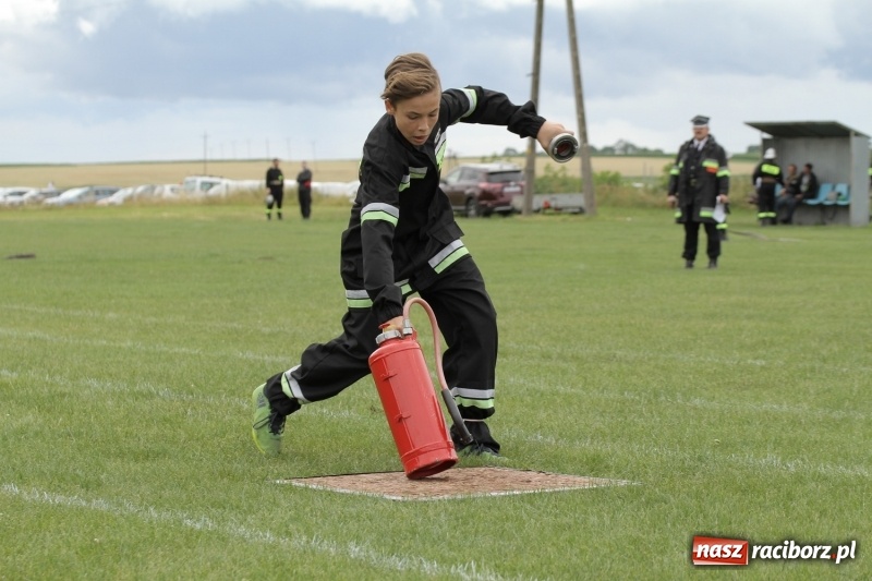 Zdjęcie w galerii na portalu naszraciborz.pl: Samborowice rywalizowały same ze sobą. Wynik pierwszej drużyny poniżej setki! wiadomości z regionu
