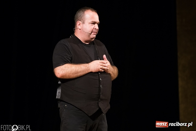 Zdjęcie w galerii na portalu naszraciborz.pl: Kabaret Ani Mru-Mru bawił w  Raciborskim Centrum Kultury wiadomości z regionu