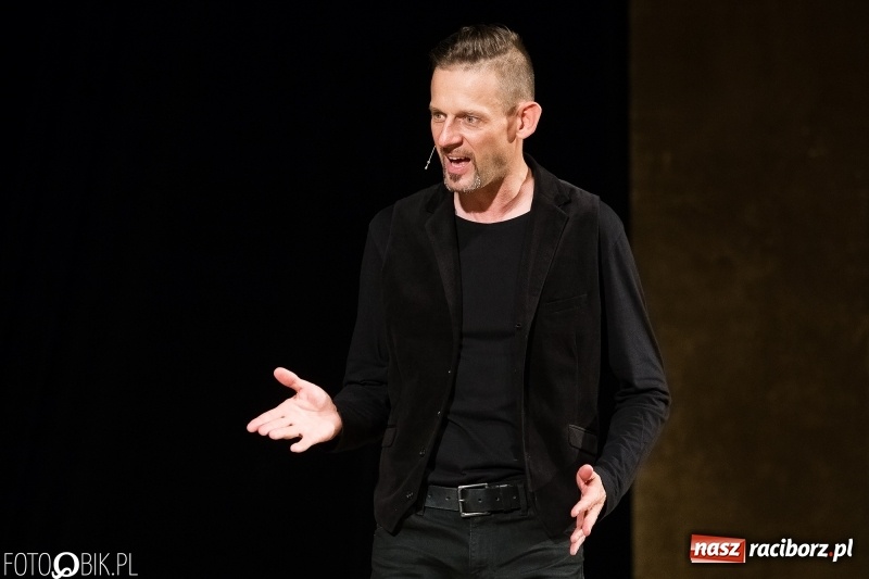 Zdjęcie w galerii na portalu naszraciborz.pl: Kabaret Ani Mru-Mru bawił w  Raciborskim Centrum Kultury wiadomości z regionu