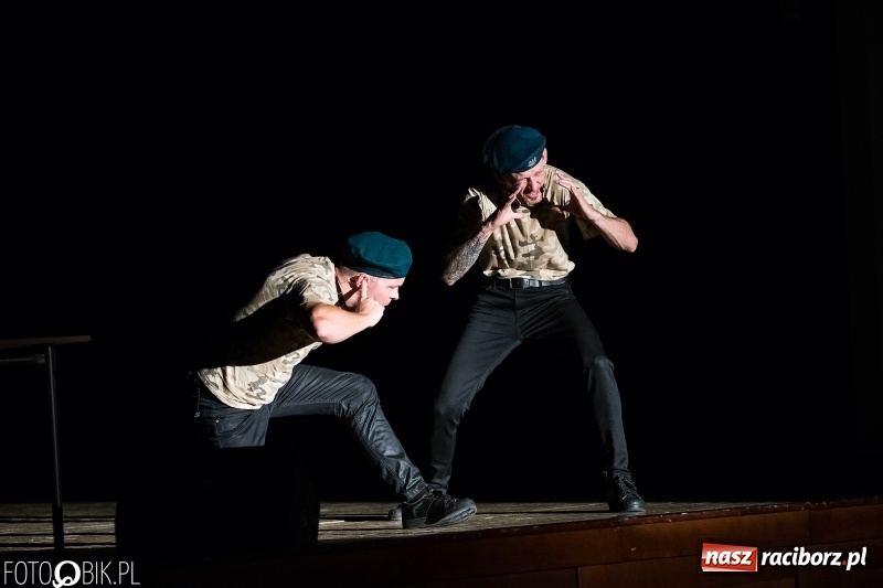 Zdjęcie w galerii na portalu naszraciborz.pl: Kabaret Ani Mru-Mru bawił w  Raciborskim Centrum Kultury wiadomości z regionu