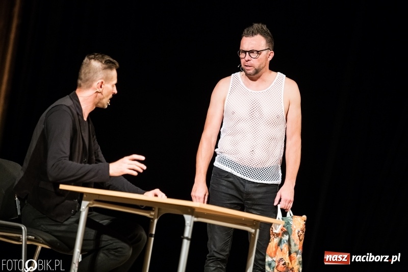 Zdjęcie w galerii na portalu naszraciborz.pl: Kabaret Ani Mru-Mru bawił w  Raciborskim Centrum Kultury wiadomości z regionu