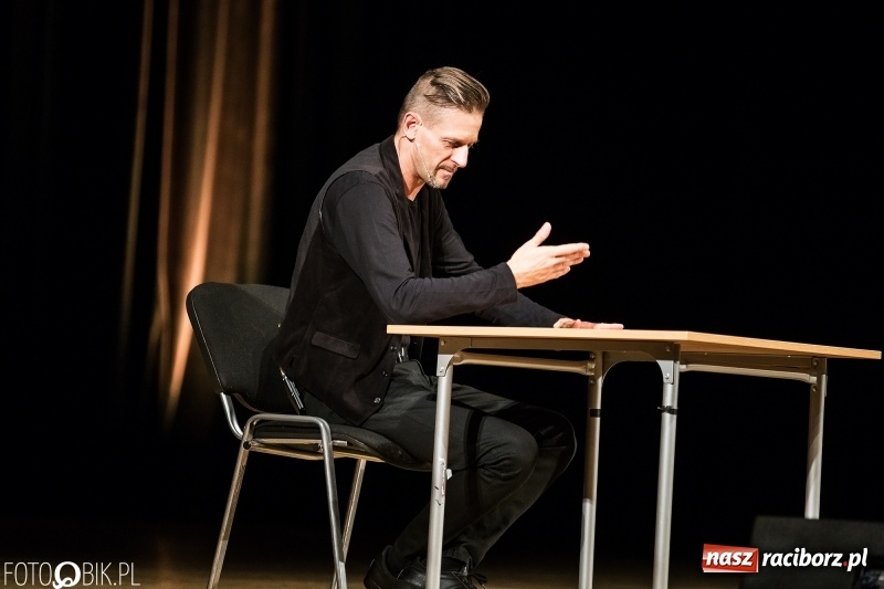 Zdjęcie w galerii na portalu naszraciborz.pl: Kabaret Ani Mru-Mru bawił w  Raciborskim Centrum Kultury wiadomości z regionu