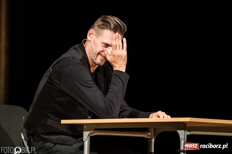 Zdjęcie w galerii na portalu naszraciborz.pl: Kabaret Ani Mru-Mru bawił w  Raciborskim Centrum Kultury wiadomości z regionu