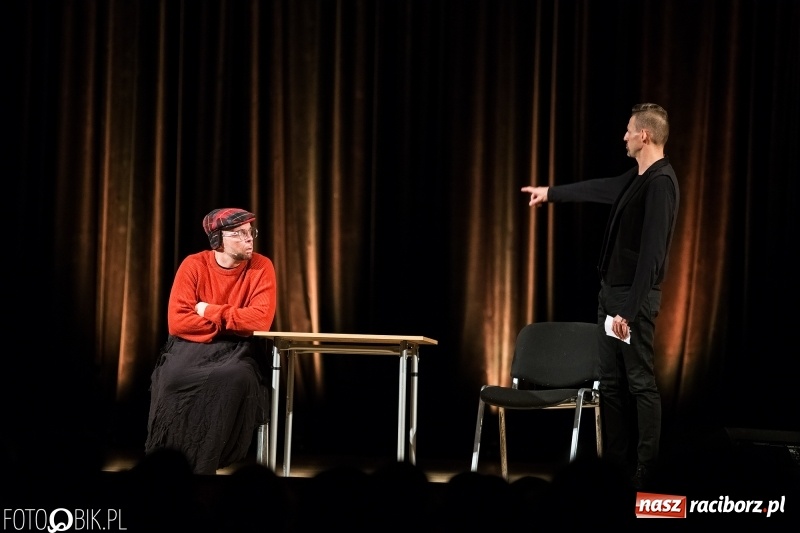 Zdjęcie w galerii na portalu naszraciborz.pl: Kabaret Ani Mru-Mru bawił w  Raciborskim Centrum Kultury wiadomości z regionu