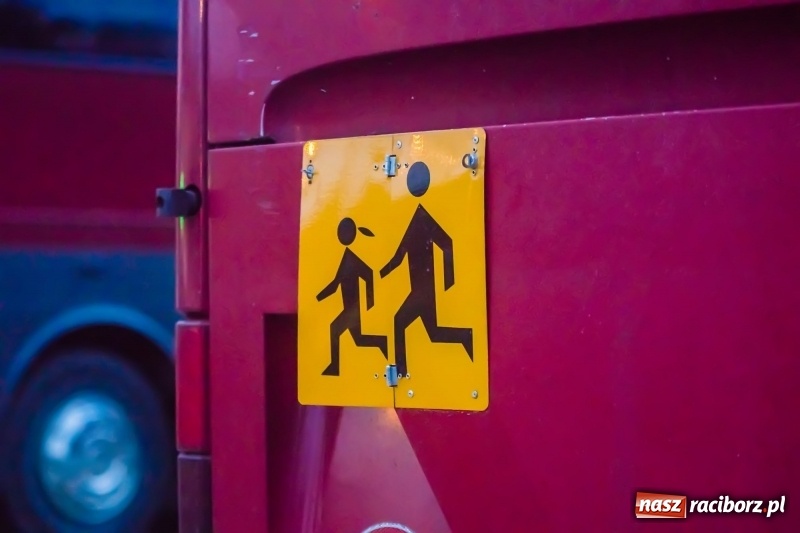 Zdjęcie w galerii na portalu naszraciborz.pl: Wakacji nadszedł czas. Pierwszy turnus wyjechał do Pleśnej wiadomości z regionu