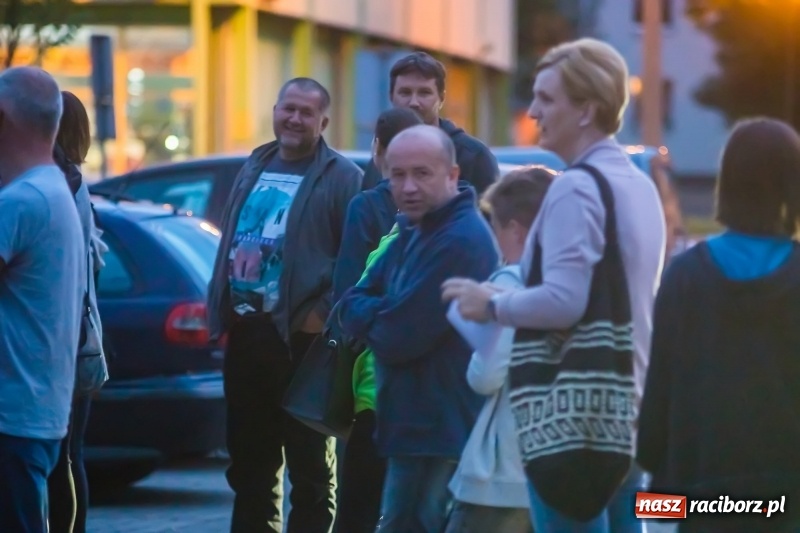 Zdjęcie w galerii na portalu naszraciborz.pl: Wakacji nadszedł czas. Pierwszy turnus wyjechał do Pleśnej wiadomości z regionu