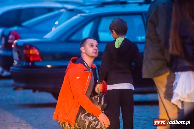 Zdjęcie w galerii na portalu naszraciborz.pl: Wakacji nadszedł czas. Pierwszy turnus wyjechał do Pleśnej wiadomości z regionu