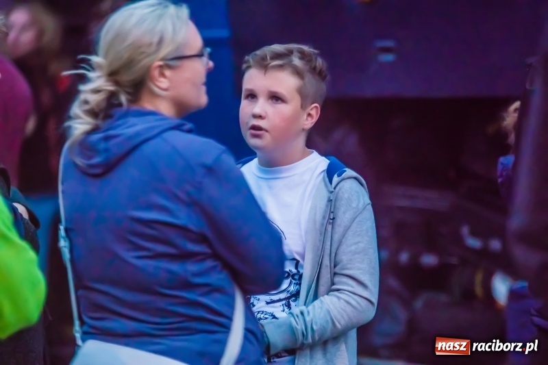 Zdjęcie w galerii na portalu naszraciborz.pl: Wakacji nadszedł czas. Pierwszy turnus wyjechał do Pleśnej wiadomości z regionu