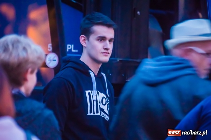 Zdjęcie w galerii na portalu naszraciborz.pl: Wakacji nadszedł czas. Pierwszy turnus wyjechał do Pleśnej wiadomości z regionu