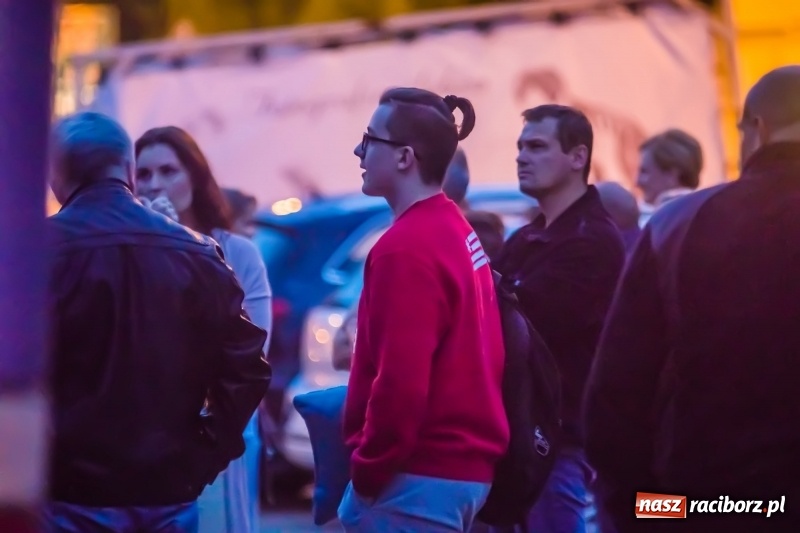 Zdjęcie w galerii na portalu naszraciborz.pl: Wakacji nadszedł czas. Pierwszy turnus wyjechał do Pleśnej wiadomości z regionu