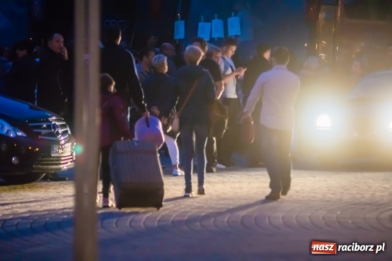 Zdjęcie w galerii na portalu naszraciborz.pl: Wakacji nadszedł czas. Pierwszy turnus wyjechał do Pleśnej wiadomości z regionu