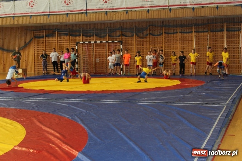 Zdjęcie w galerii na portalu naszraciborz.pl: Zapaśnicy MKZ Unii Racibórz i Lokomotiva Krnov na zgrupowaniu w Szczyrku wiadomości z regionu