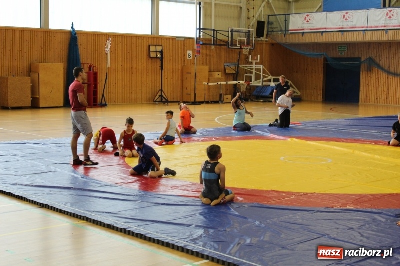 Zdjęcie w galerii na portalu naszraciborz.pl: Zapaśnicy MKZ Unii Racibórz i Lokomotiva Krnov na zgrupowaniu w Szczyrku wiadomości z regionu