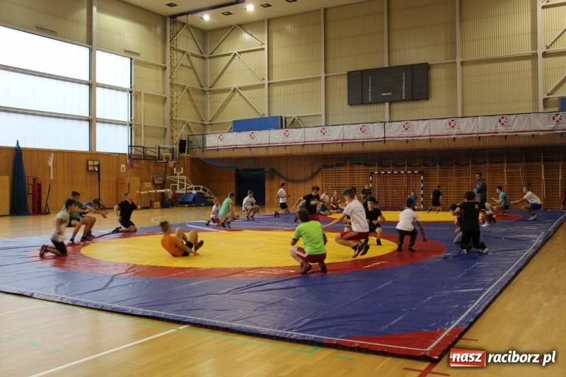 Zdjęcie w galerii na portalu naszraciborz.pl: Zapaśnicy MKZ Unii Racibórz i Lokomotiva Krnov na zgrupowaniu w Szczyrku wiadomości z regionu