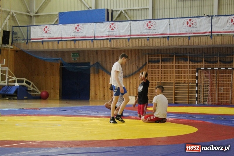 Zdjęcie w galerii na portalu naszraciborz.pl: Zapaśnicy MKZ Unii Racibórz i Lokomotiva Krnov na zgrupowaniu w Szczyrku wiadomości z regionu