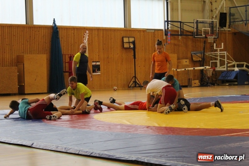 Zdjęcie w galerii na portalu naszraciborz.pl: Zapaśnicy MKZ Unii Racibórz i Lokomotiva Krnov na zgrupowaniu w Szczyrku wiadomości z regionu