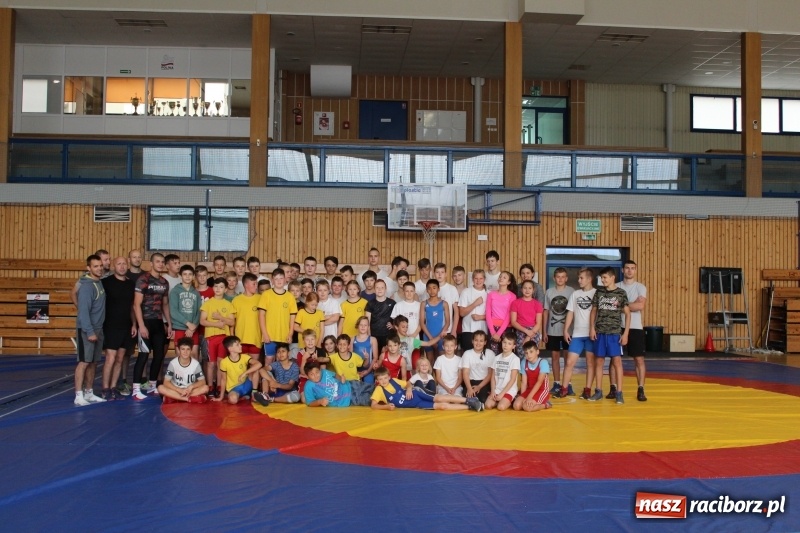 Zdjęcie w galerii na portalu naszraciborz.pl: Zapaśnicy MKZ Unii Racibórz i Lokomotiva Krnov na zgrupowaniu w Szczyrku wiadomości z regionu