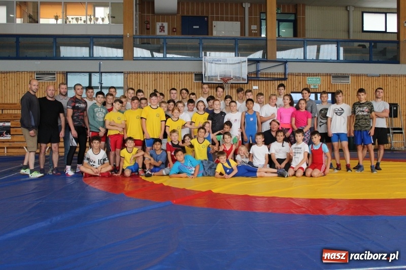 Zdjęcie w galerii na portalu naszraciborz.pl: Zapaśnicy MKZ Unii Racibórz i Lokomotiva Krnov na zgrupowaniu w Szczyrku wiadomości z regionu