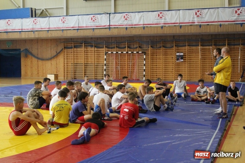 Zdjęcie w galerii na portalu naszraciborz.pl: Zapaśnicy MKZ Unii Racibórz i Lokomotiva Krnov na zgrupowaniu w Szczyrku wiadomości z regionu