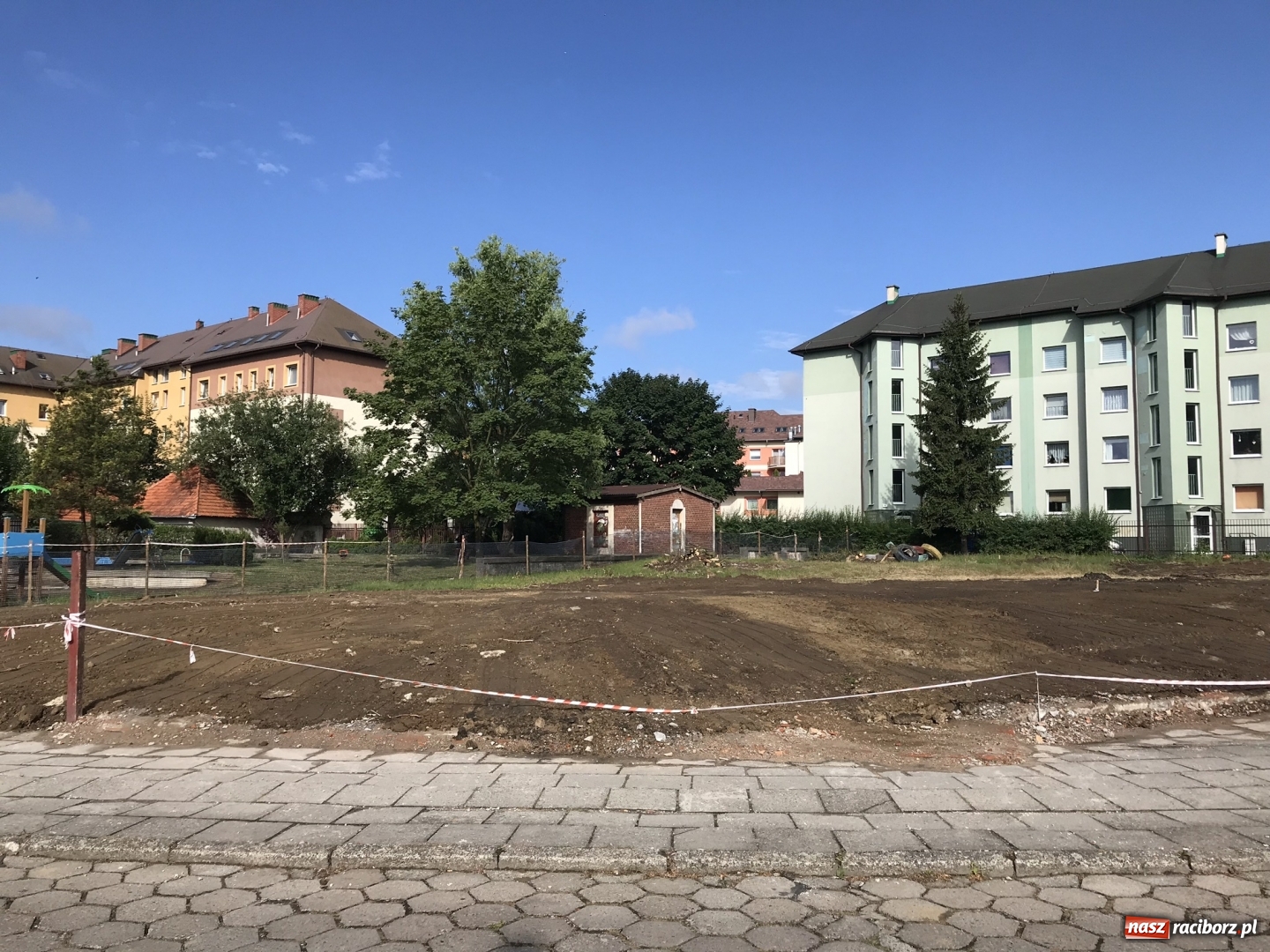 Zdjęcie w galerii na portalu naszraciborz.pl: Przedszkole z mniejszym placem zabaw. Co jest powodem?  wiadomości z regionu