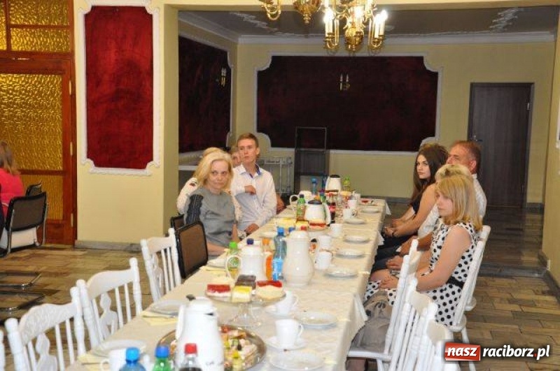 Zdjęcie w galerii na portalu naszraciborz.pl: Nagrody Burmistrza dla uczniów z Kuźni Raciborskiej i Rud wiadomości z regionu