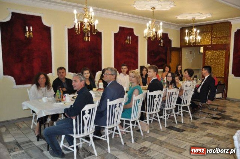 Zdjęcie w galerii na portalu naszraciborz.pl: Nagrody Burmistrza dla uczniów z Kuźni Raciborskiej i Rud wiadomości z regionu