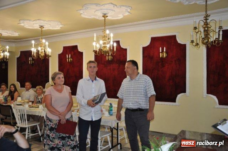 Zdjęcie w galerii na portalu naszraciborz.pl: Nagrody Burmistrza dla uczniów z Kuźni Raciborskiej i Rud wiadomości z regionu