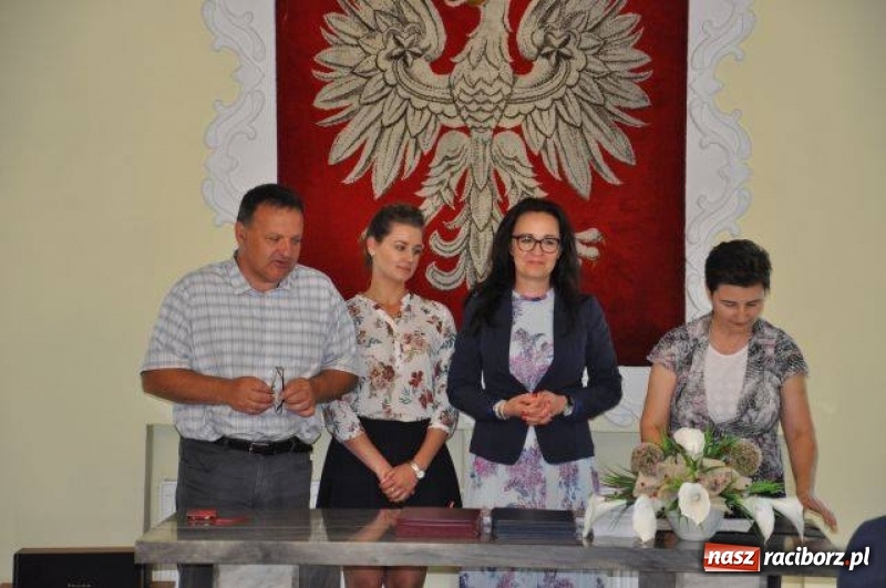 Zdjęcie w galerii na portalu naszraciborz.pl: Nagrody Burmistrza dla uczniów z Kuźni Raciborskiej i Rud wiadomości z regionu