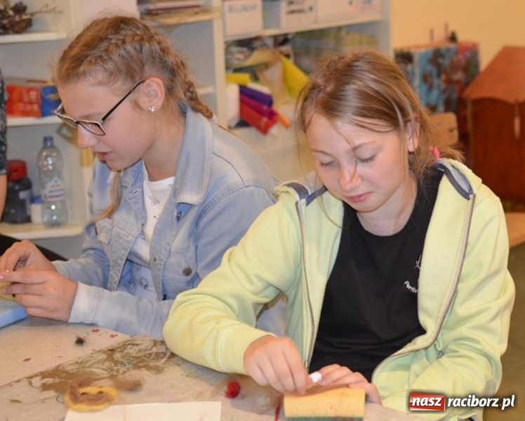 Zdjęcie w galerii na portalu naszraciborz.pl: W RCK ruszyły wakacyjne warsztaty  wiadomości z regionu