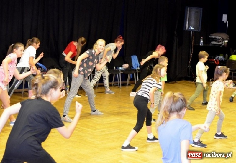Zdjęcie w galerii na portalu naszraciborz.pl: W RCK ruszyły wakacyjne warsztaty  wiadomości z regionu
