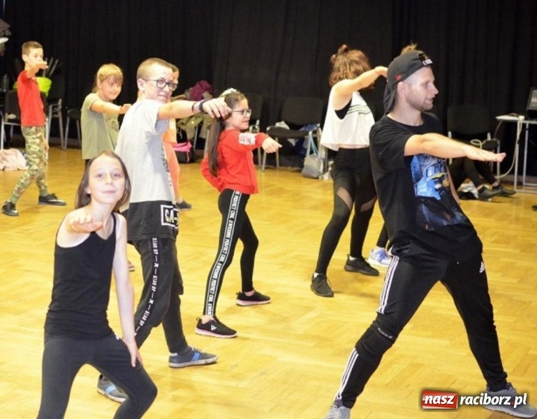 Zdjęcie w galerii na portalu naszraciborz.pl: W RCK ruszyły wakacyjne warsztaty  wiadomości z regionu