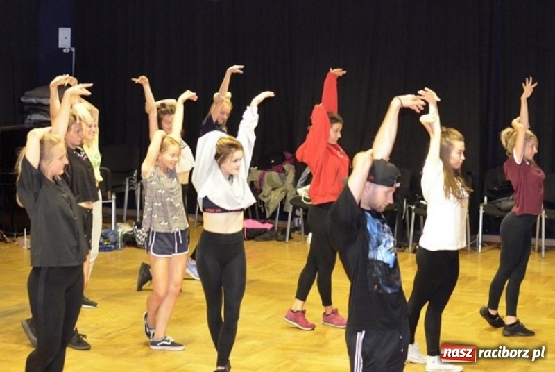 Zdjęcie w galerii na portalu naszraciborz.pl: W RCK ruszyły wakacyjne warsztaty  wiadomości z regionu