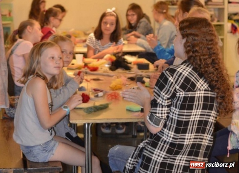 Zdjęcie w galerii na portalu naszraciborz.pl: W RCK ruszyły wakacyjne warsztaty  wiadomości z regionu
