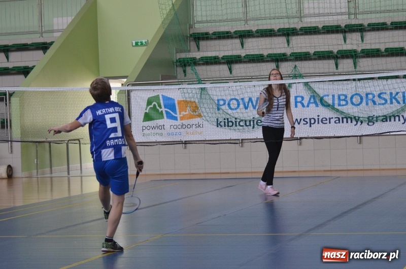 Zdjęcie w galerii na portalu naszraciborz.pl: Wakacyjny turniej badmintona w Arenie Rafako wiadomości z regionu