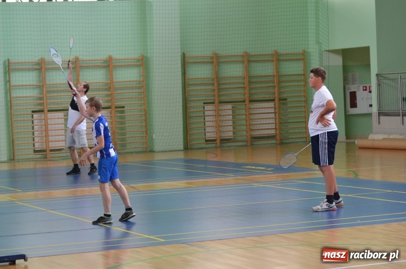 Zdjęcie w galerii na portalu naszraciborz.pl: Wakacyjny turniej badmintona w Arenie Rafako wiadomości z regionu
